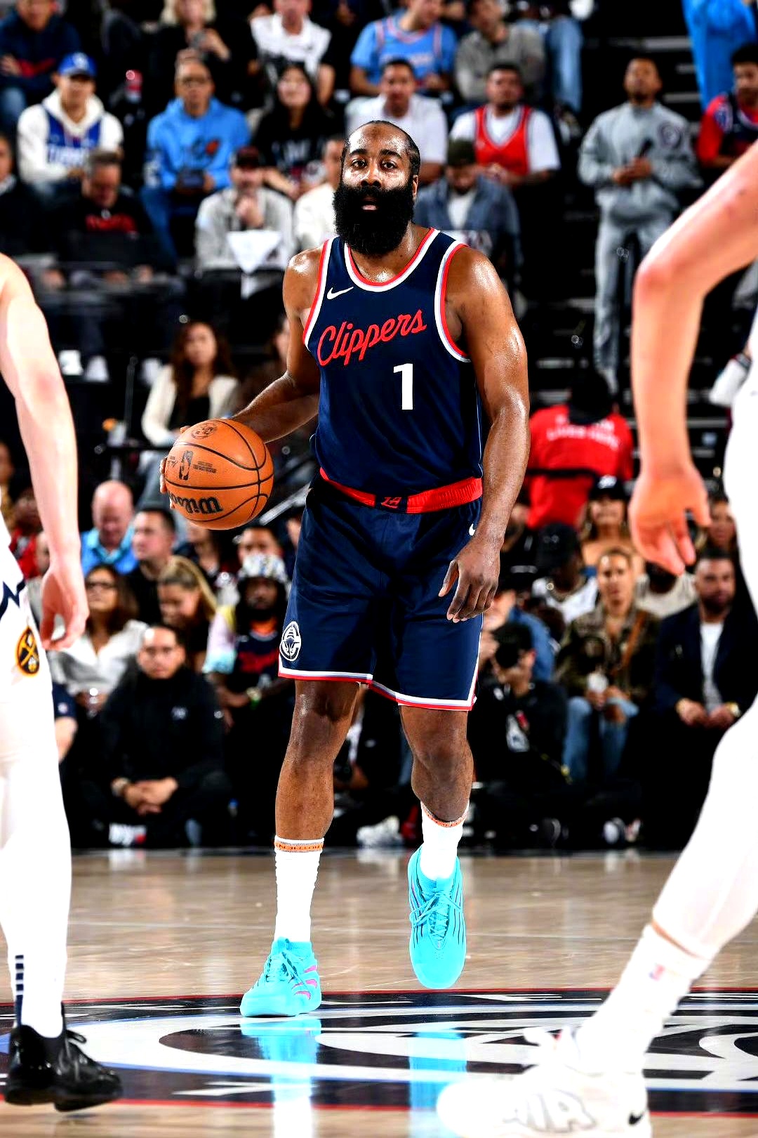 出色防守引发热议!,Ming在快船比赛中表现优异上演精彩一战(快船球迷) 出色防守引发热议!,Ming在快船比赛中表现优异上演精彩一战(快船球迷)