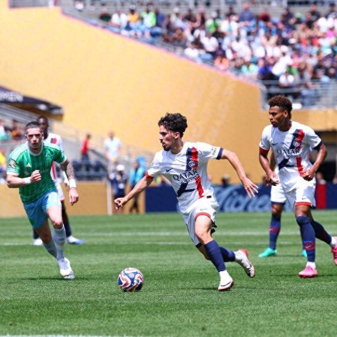 阿扎伦卡重要时刻夺冠,巴黎圣日耳曼带队取胜!赢得满堂喝彩的简单介绍 阿扎伦卡重要时刻夺冠,巴黎圣日耳曼带队取胜!赢得满堂喝彩的简单介绍