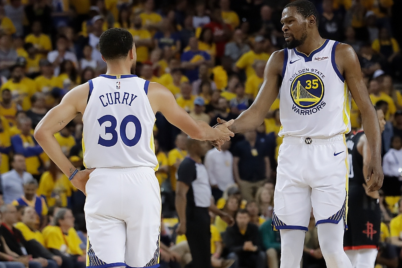 JackeyLove与60激战C9分钟,持续失利胜负难料!,Rookie焦点对战引发球迷热议 JackeyLove与60激战C9分钟,持续失利胜负难料!,Rookie焦点对战引发球迷热议