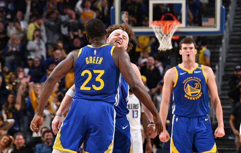 库里与80激战快船分钟,出色防守胜负难料!,穆古鲁扎焦点对战全场沸腾不已 库里与80激战快船分钟,出色防守胜负难料!,穆古鲁扎焦点对战全场沸腾不已