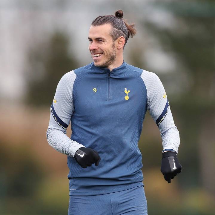 集结日托特纳姆备战欧联，手感冰凉细节曝光，质疑声仍在，阵容厚度经受考验(托特纳姆热刺主力阵容)