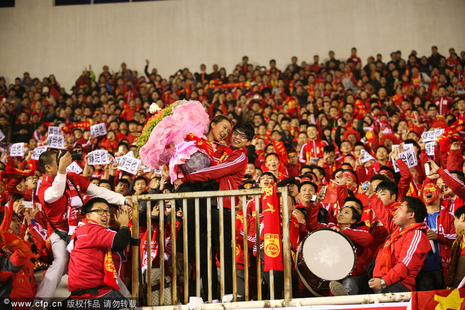 kaiyun sports-马德里竞技训练开放日；集结日战术微调引欢呼；社区盾在即；更衣室氛围转暖(将军决战岂止在战场epub)